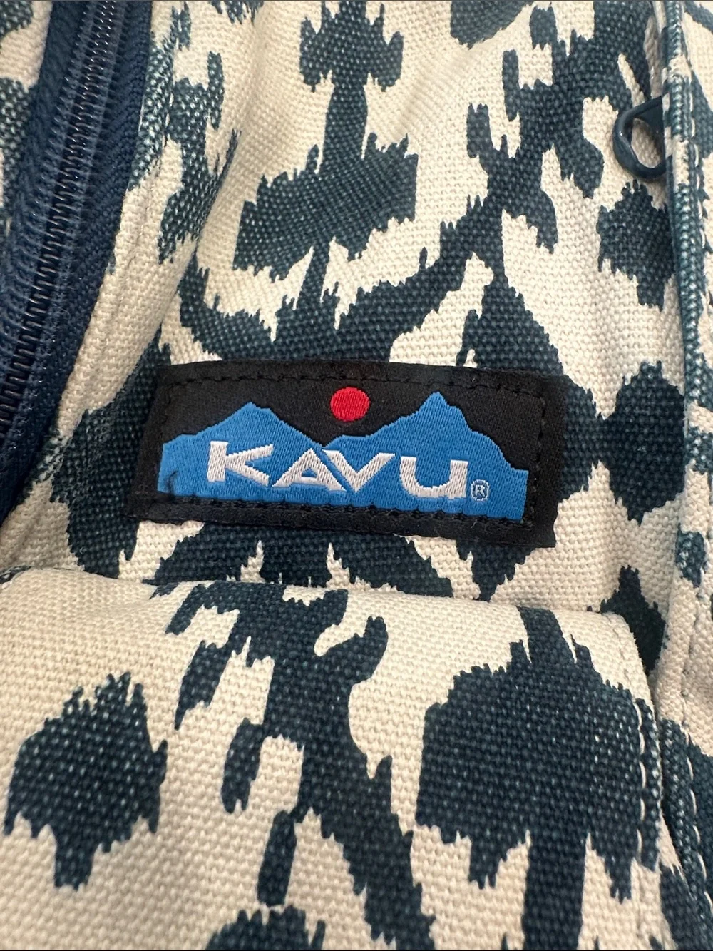 KAVU Rope Original Sling Bag Cream & Teal Print Backpack Crossbody Pockets